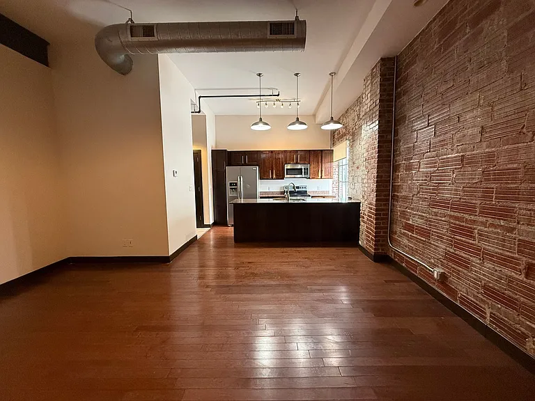 107 N Detroit Ave — Photo 3