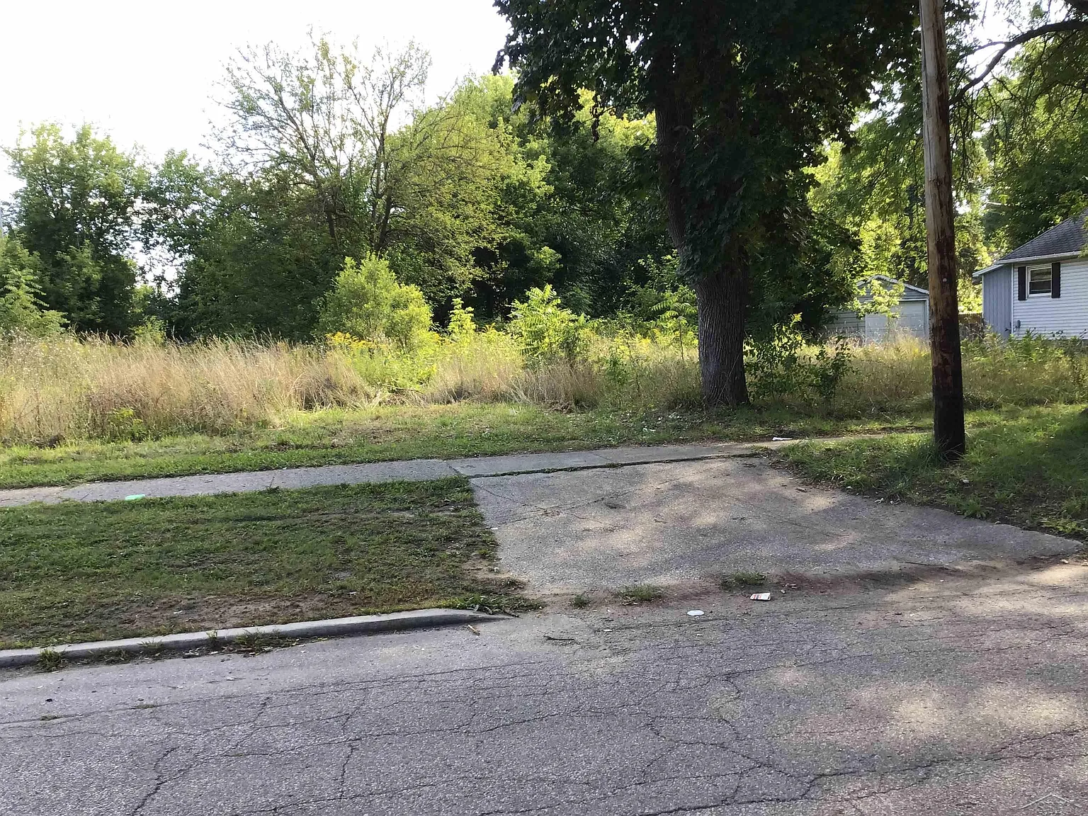1823 Ring St photo 1