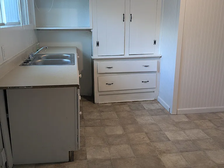 303 S 5th St #5 — Photo 5