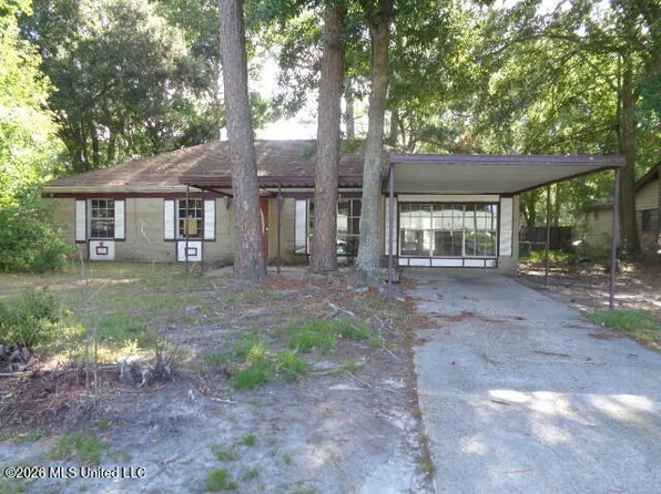 4618 Robinhood Dr, Pascagoula, MS 39581