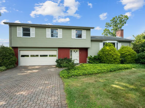 40 Riverside Drive, Branford, CT 06405