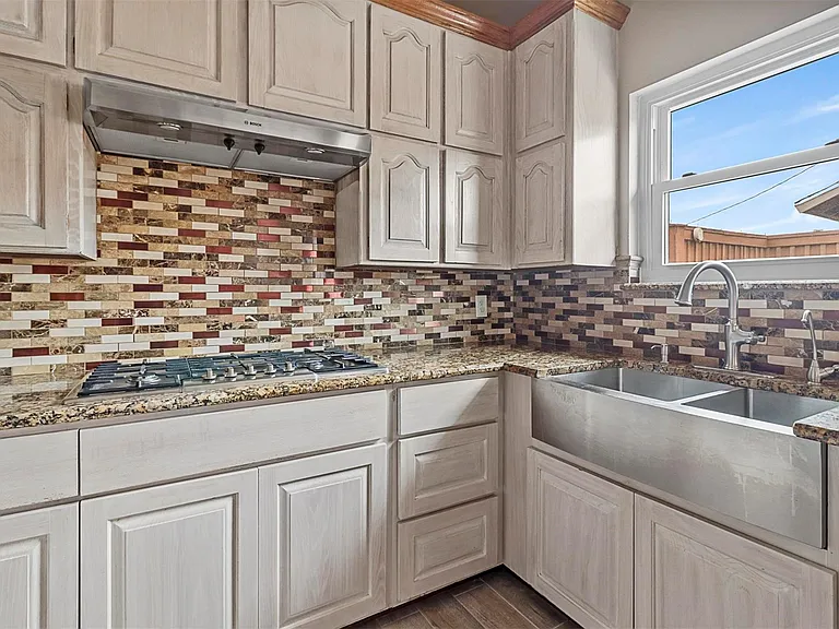 1110 Carrington Ct — Photo 7