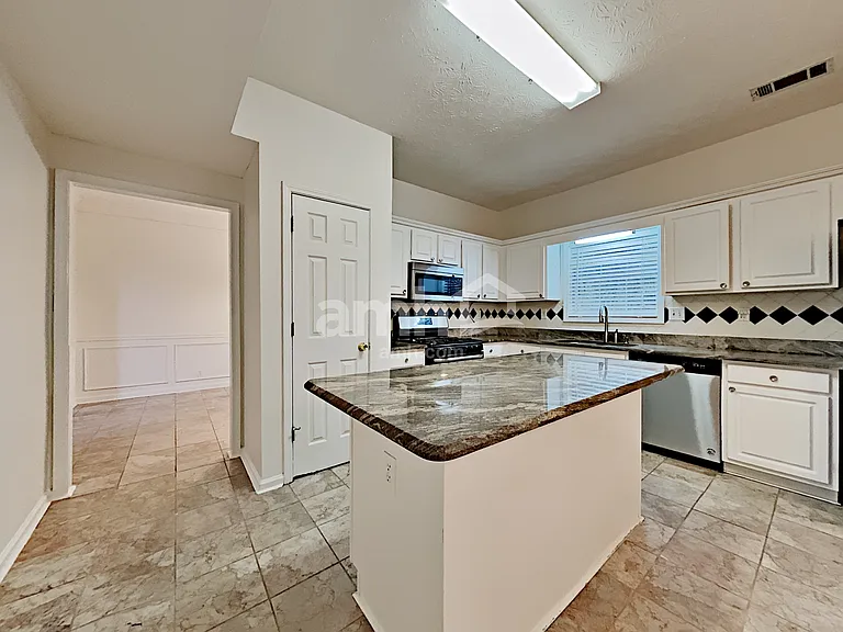 305 Saddle Bridge Dr — Photo 3