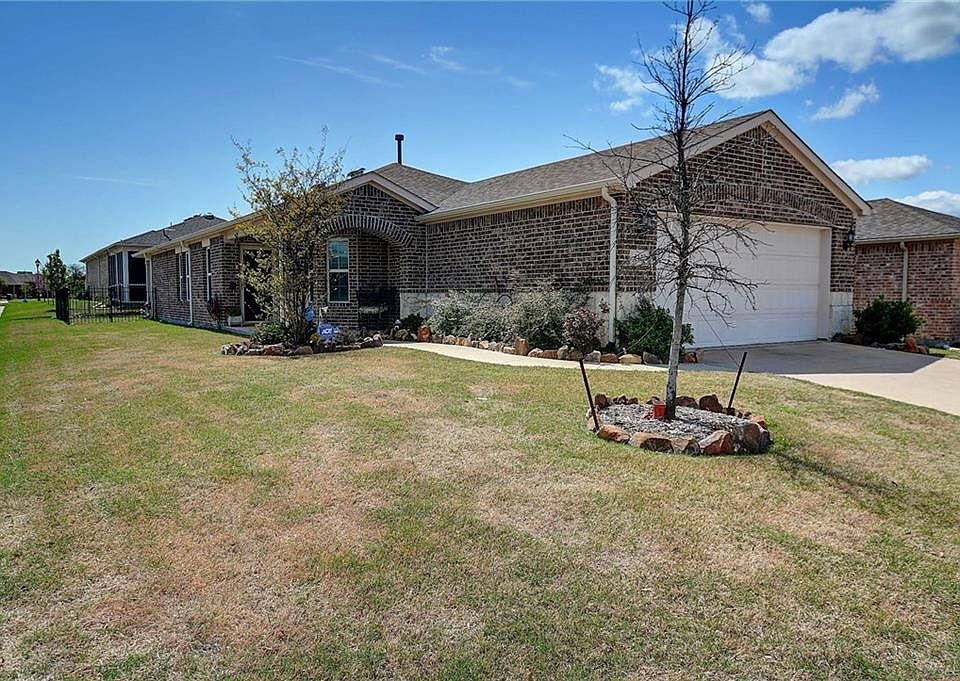 1st image of 2427 Honeybee Ln