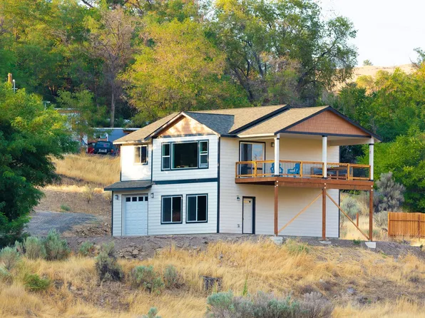 390 Elrod Ave, Maupin, OR 97037