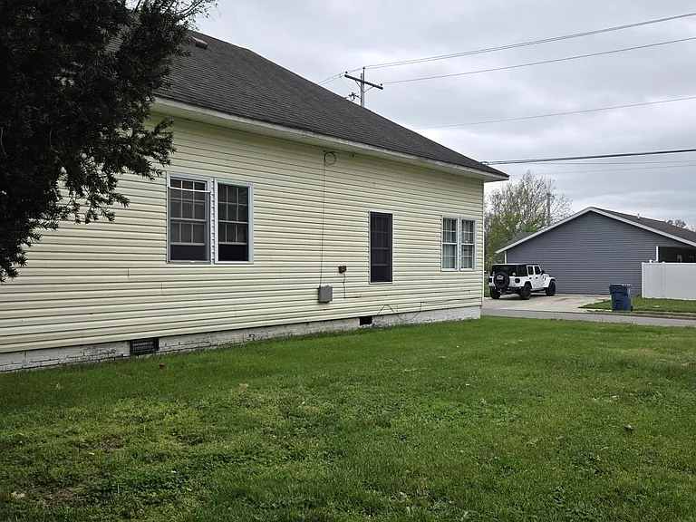 1111 S Mechanic St — Photo 3