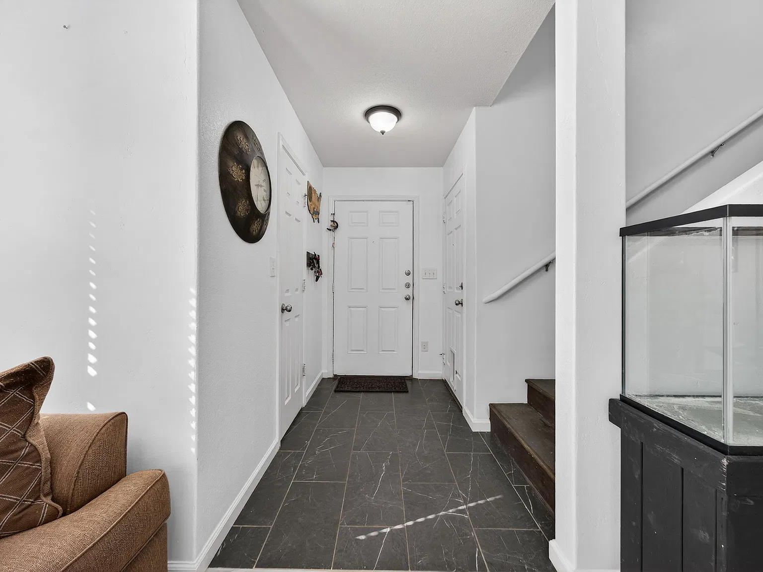 4 bed, 2.5 bath, 2438 sqft, $2,000 — Photo 4