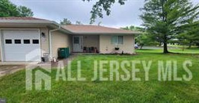 540 Berberis Plz #B, Monroe Township, NJ, 08831