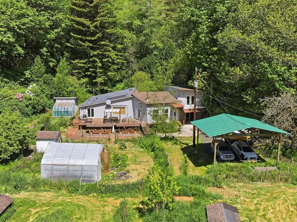 96863 Larson Ln, North Bend, OR 97459