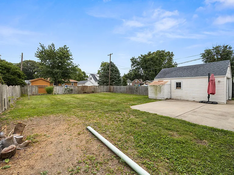 224 N Illinois Ave — Photo 5
