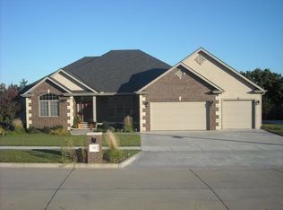 932 Brierwood Dr, Manhattan, KS 66502