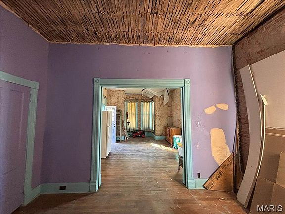 3rd image of 209 S 7th St