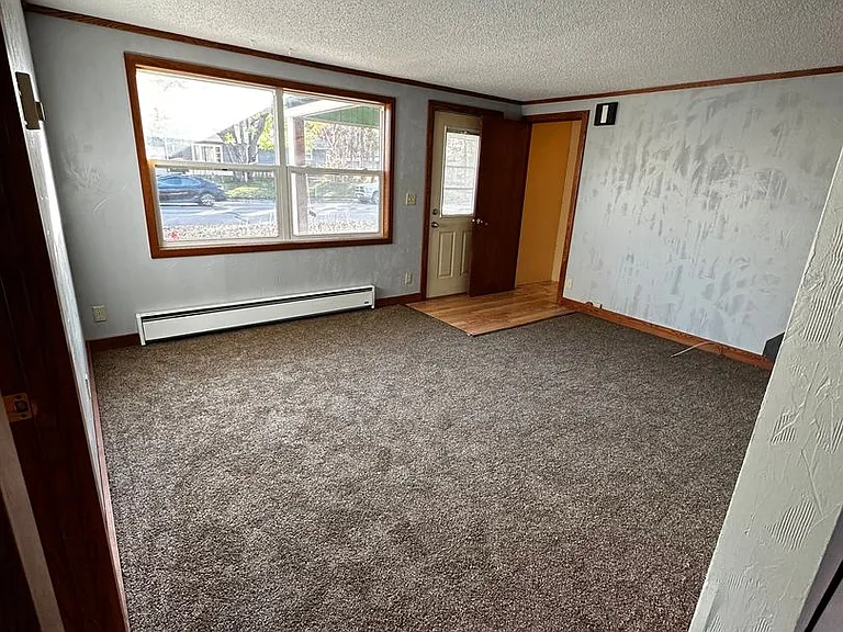 722 SW 4th St — Photo 4