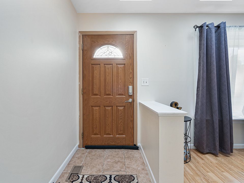 2nd image of 207 Basswood Dr