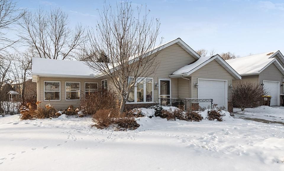 1st image of 400 Lady Slipper Ave NE