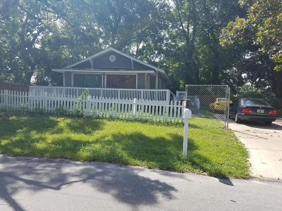 2nd image of 2298 Orchard St