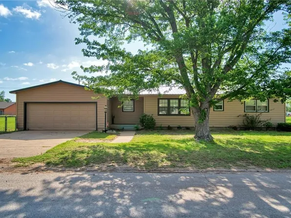 524 S Elm Ave, Erick, OK 73645