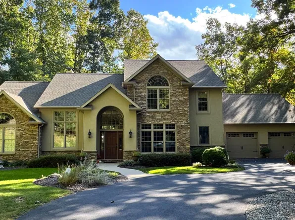 102 Spring Hill Ln, Lebanon, PA 17042