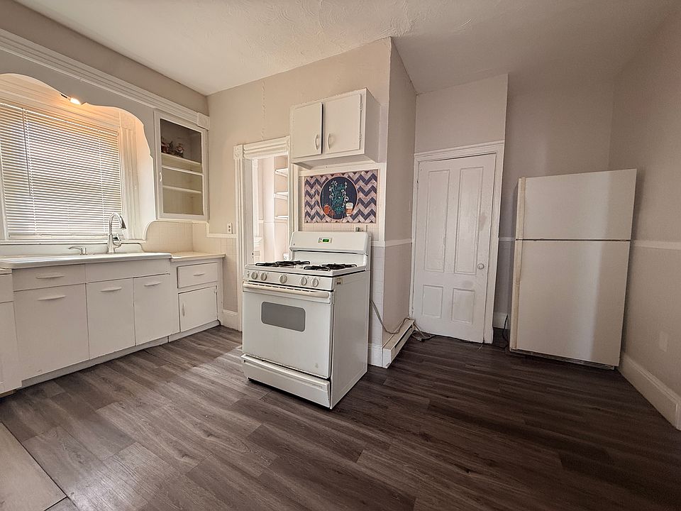 1st image of 161 S Clarendon St Floor 3