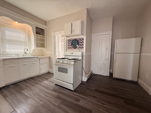 161 S Clarendon St Floor 3, Cranston, RI 02910