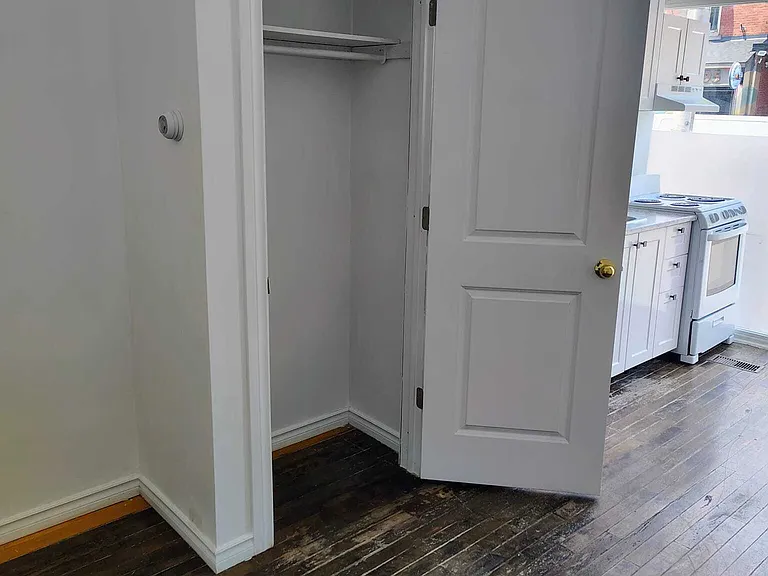 494 Somerset St — Photo 14