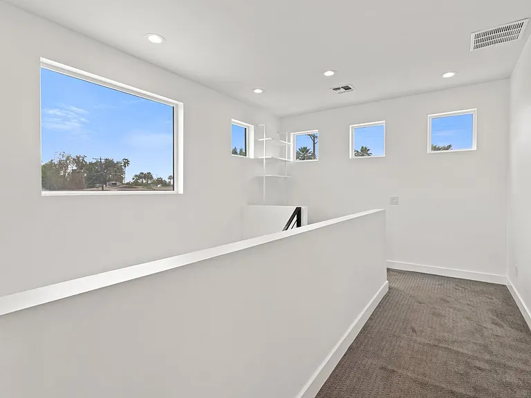 4533 E Devonshire Ave — Photo 41