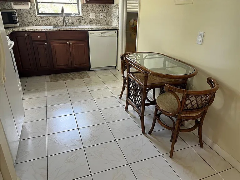 445 SE 21st Ave #201 — Photo 7