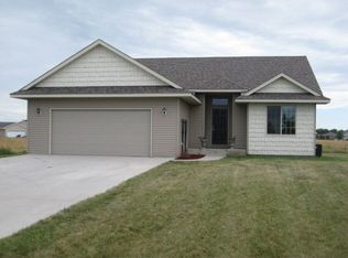 920 E 10th St, Litchfield, MN 55355