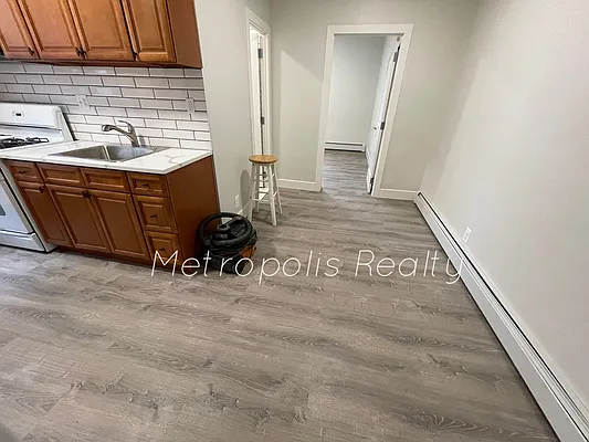 Rented by Metropolis International Realty Inc. | media 16