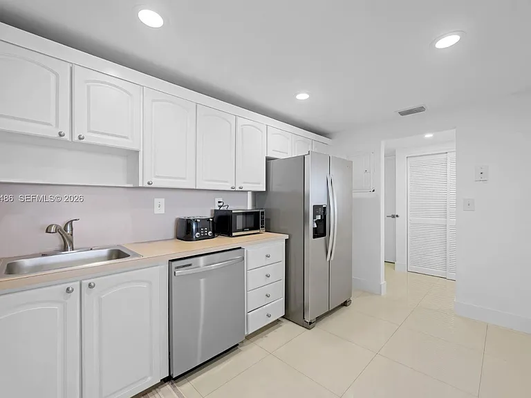 19370 Collins Ave #1622 — Photo 11