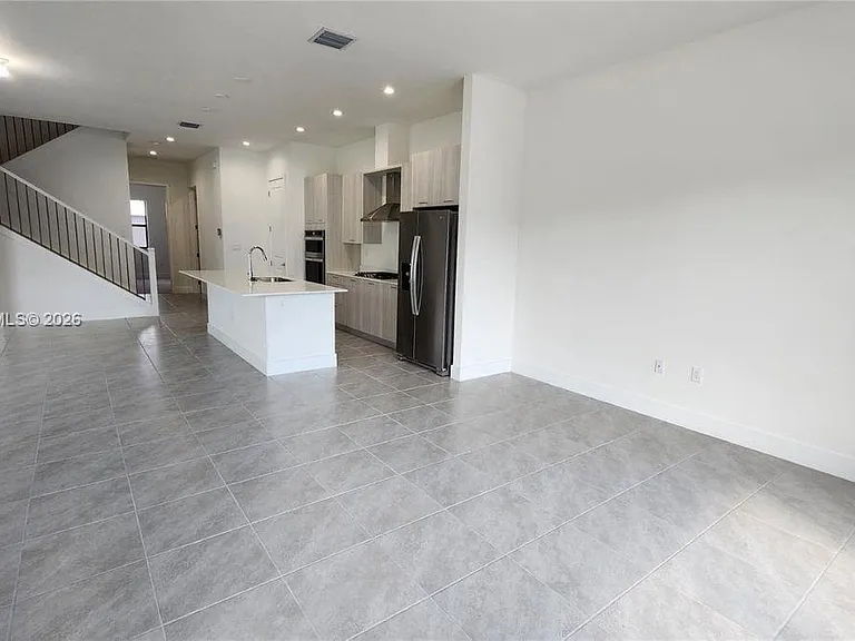 8119 NW 42nd St — Photo 2