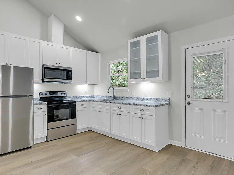 2108 California Ave — Photo 10
