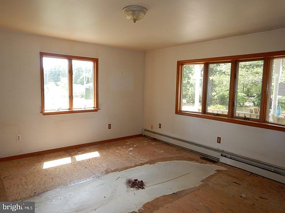 3rd image of 1011 Reading Ave