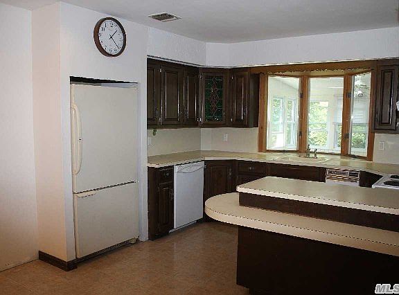 4th image of 12 Winston Dr