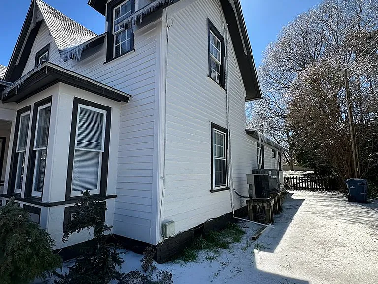 421 E 2nd St — Photo 27