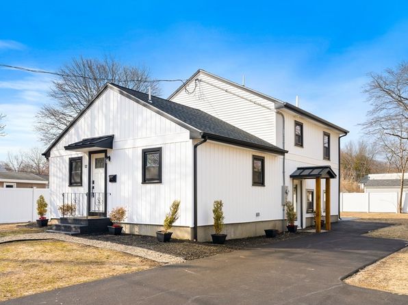 12 Donegal Ln, Danvers, MA 01923