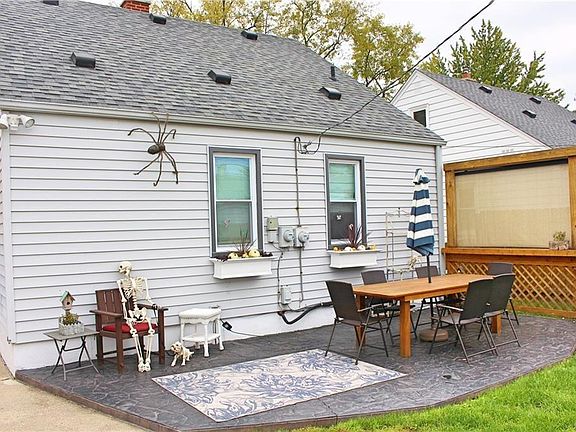 4th image of 1424 Gregory Ave