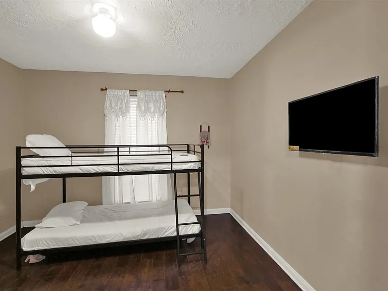 14102 Sylvia Dr — Photo 25