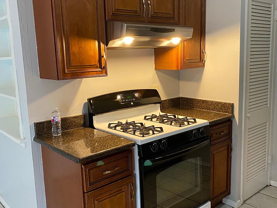 1st image of 1228 Colfax Dr