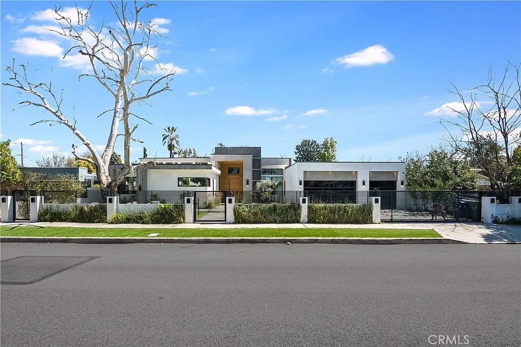 7 bed, 5800 sqft, $24,500 — Photo 2