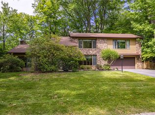 17 Tuliptree Ln, Rochester, NY 14617