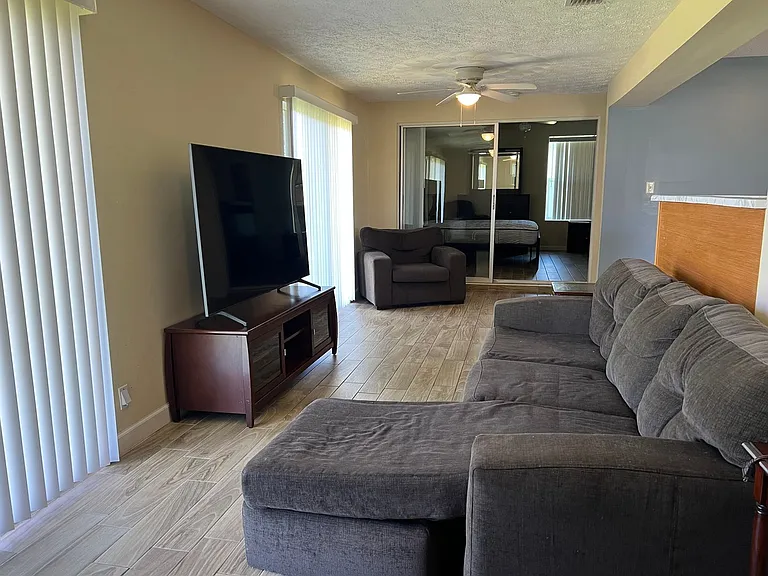 432 SW Curry St — Photo 7