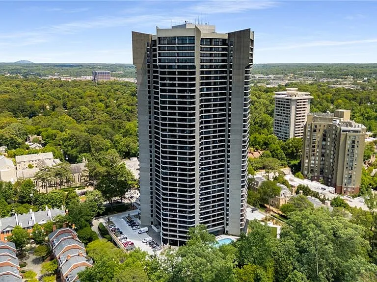 2660 Peachtree Rd NW #18G — Photo 17
