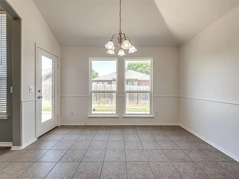 2505 Black Oaks Cir — Photo 7