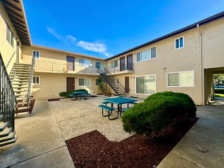 665 Kirkland Dr — Photo 13