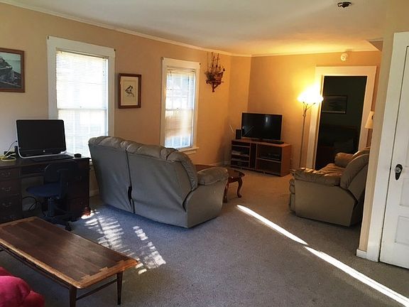 4th image of 2407 Burton St