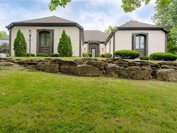 12600 Mohawk Ln, Leawood, KS 66209
