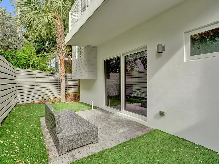 1347 N Ocean Blvd — Photo 11
