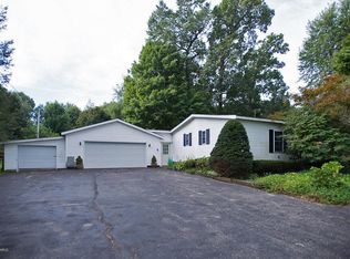 966 Miller Rd, Plainwell, MI 49080