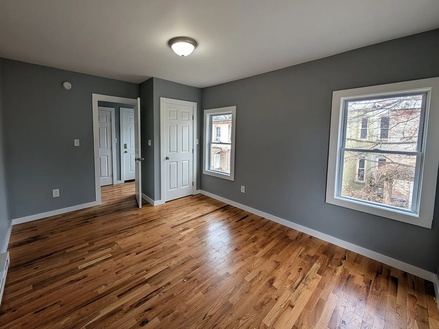 510-512 Columbia Street - 512 Upper — Photo 3